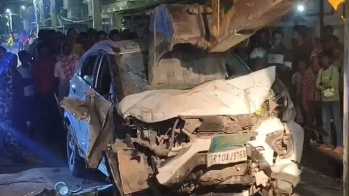 havoc of speed mukhiya car went out of control and rammed in havoc of speed mukhiya car went out of control and rammed in