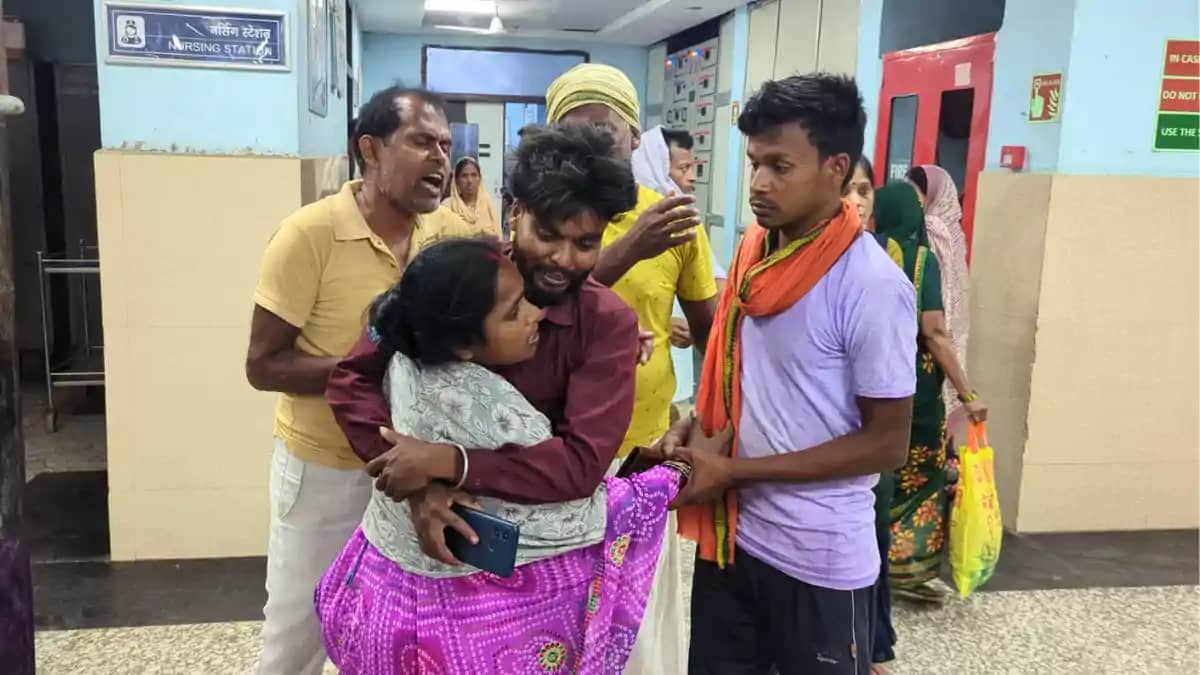 Bihar Road Accident : भोजपुर में अनियंत्रित ट्रक ने बाइक सवा Bihar Road Accident : भोजपुर में अनियंत्रित ट्रक ने बाइक सवा