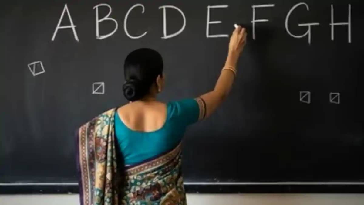 Bihar Election 2025 : मोतिहारी में चुनाव प्रचार करना शिक्षको Bihar Election 2025 : मोतिहारी में चुनाव प्रचार करना शिक्षको