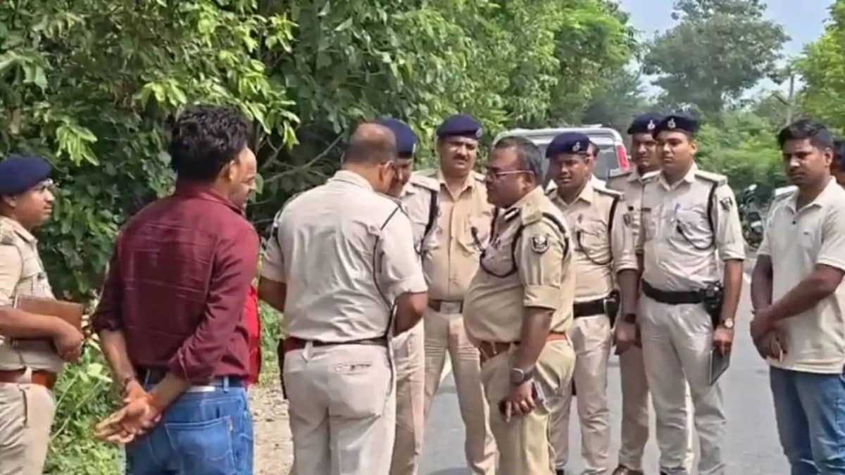 Bihar Crime: सारण में खूनी टकराव से सनसनी, चाकूबाजी में 3 क Bihar Crime: सारण में खूनी टकराव से सनसनी, चाकूबाजी में 3 क