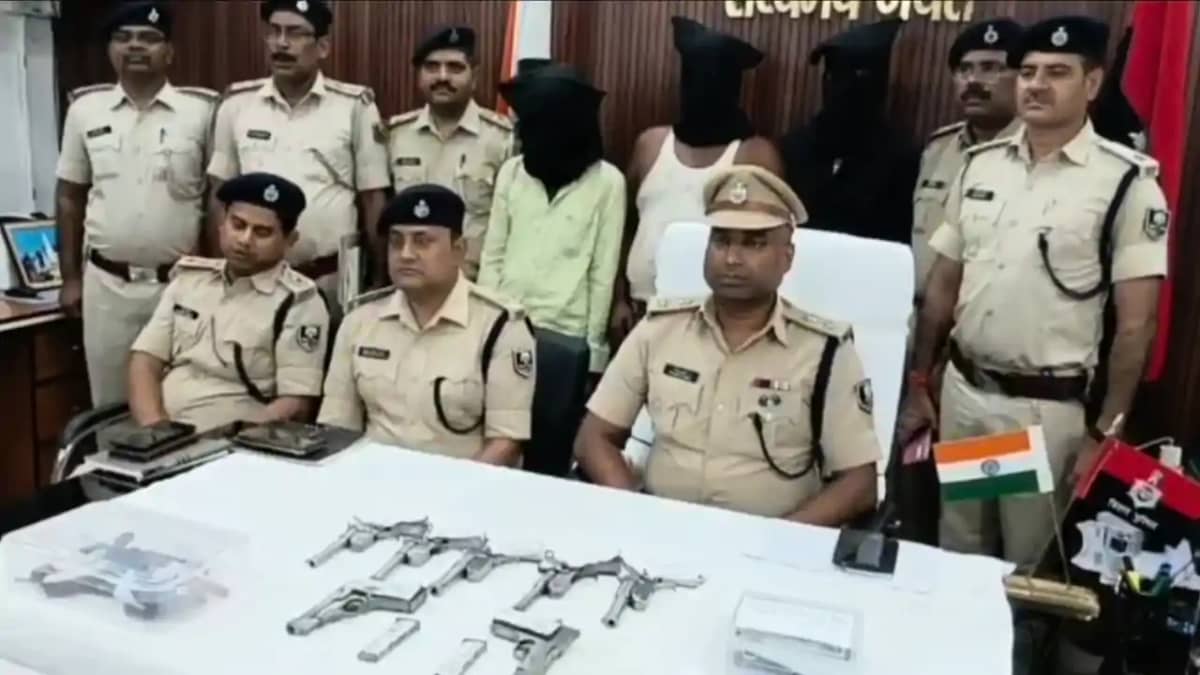 Bihar Crime : खगड़िया पुलिस ने की बड़ी कार्रवाई: मिनी गन फैक Bihar Crime : खगड़िया पुलिस ने की बड़ी कार्रवाई: मिनी गन फैक