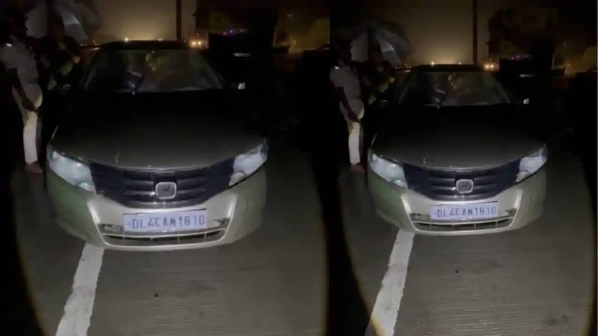 Bihar News : गयाजी में लग्जरी कार से 120 लीटर अवैध बियर पुलि Bihar News : गयाजी में लग्जरी कार से 120 लीटर अवैध बियर पुलि