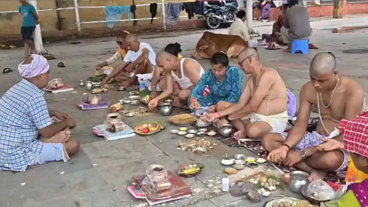 Nepal Tragedy Haunts Nepali Pilgrims Performing Pind Daan in Nepal Tragedy Haunts Nepali Pilgrims Performing Pind Daan in