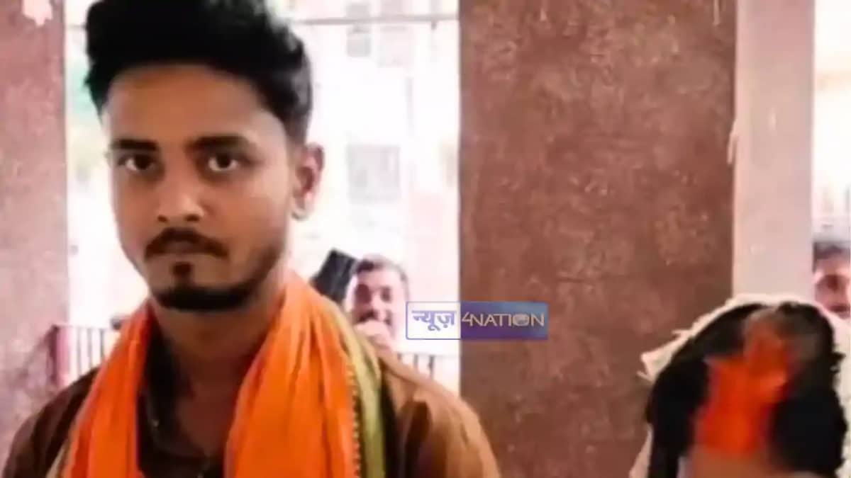 Bihar News : बाल ब्रह्मचारी बजरंगबली के सामने प्रेमी जोड़े ने Bihar News : बाल ब्रह्मचारी बजरंगबली के सामने प्रेमी जोड़े ने