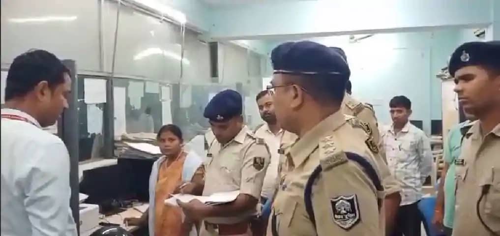 Govrenment fund scam - डीटीओ कार्यालय के चार कर्मियों ने कर Govrenment fund scam - डीटीओ कार्यालय के चार कर्मियों ने कर