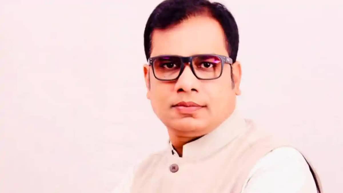 Bihar News : परबत्ता में विकास योजनाओं पर 'सियासी ब्रेक', पू Bihar News : परबत्ता में विकास योजनाओं पर 'सियासी ब्रेक', पू