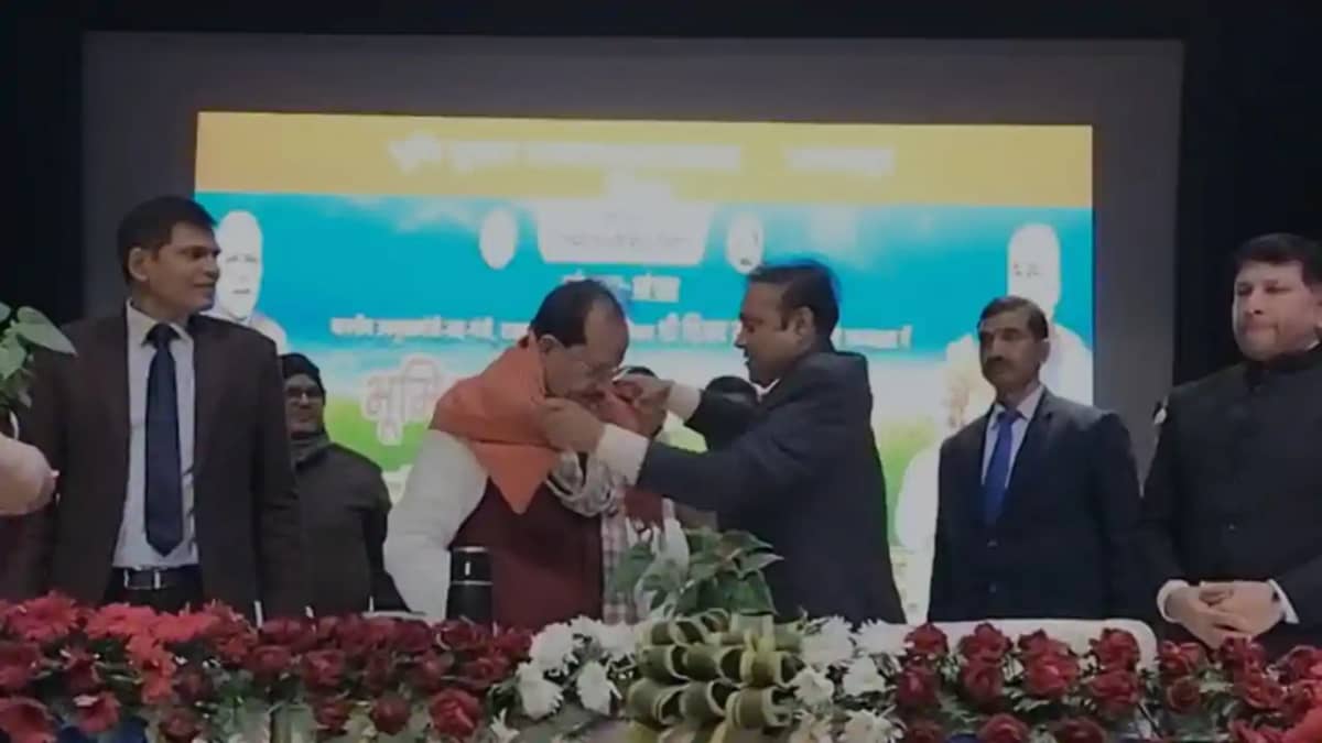 Dy CM Vijay Sinha Warns Land Mafias Public Hearings in Circl Dy CM Vijay Sinha Warns Land Mafias Public Hearings in Circl