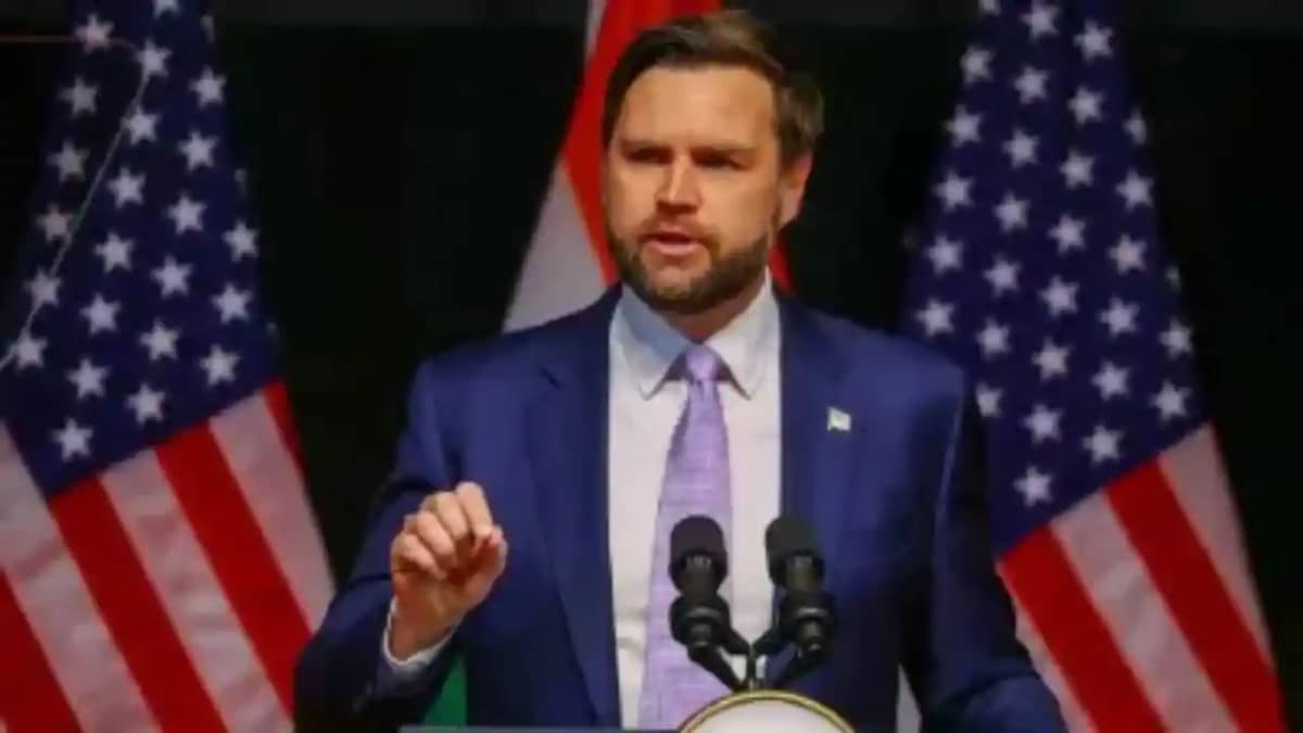 US Vice President के घर पर आधी रात को हमला, बाल-बाल बचा परिव US Vice President के घर पर आधी रात को हमला, बाल-बाल बचा परिव
