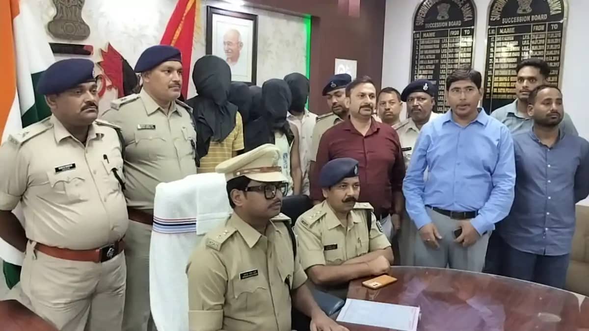 Bihar News : बांका में ज्वेलरी दुकान में लूट की कोशिश को पुल Bihar News : बांका में ज्वेलरी दुकान में लूट की कोशिश को पुल