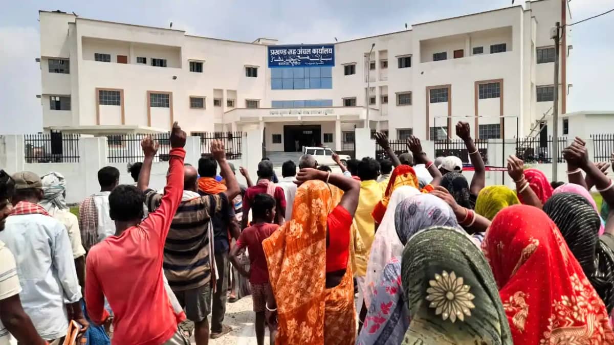 Bihar News : पूर्णिया में मछली बाज़ार की जमीन पर दबंगों ने कि Bihar News : पूर्णिया में मछली बाज़ार की जमीन पर दबंगों ने कि