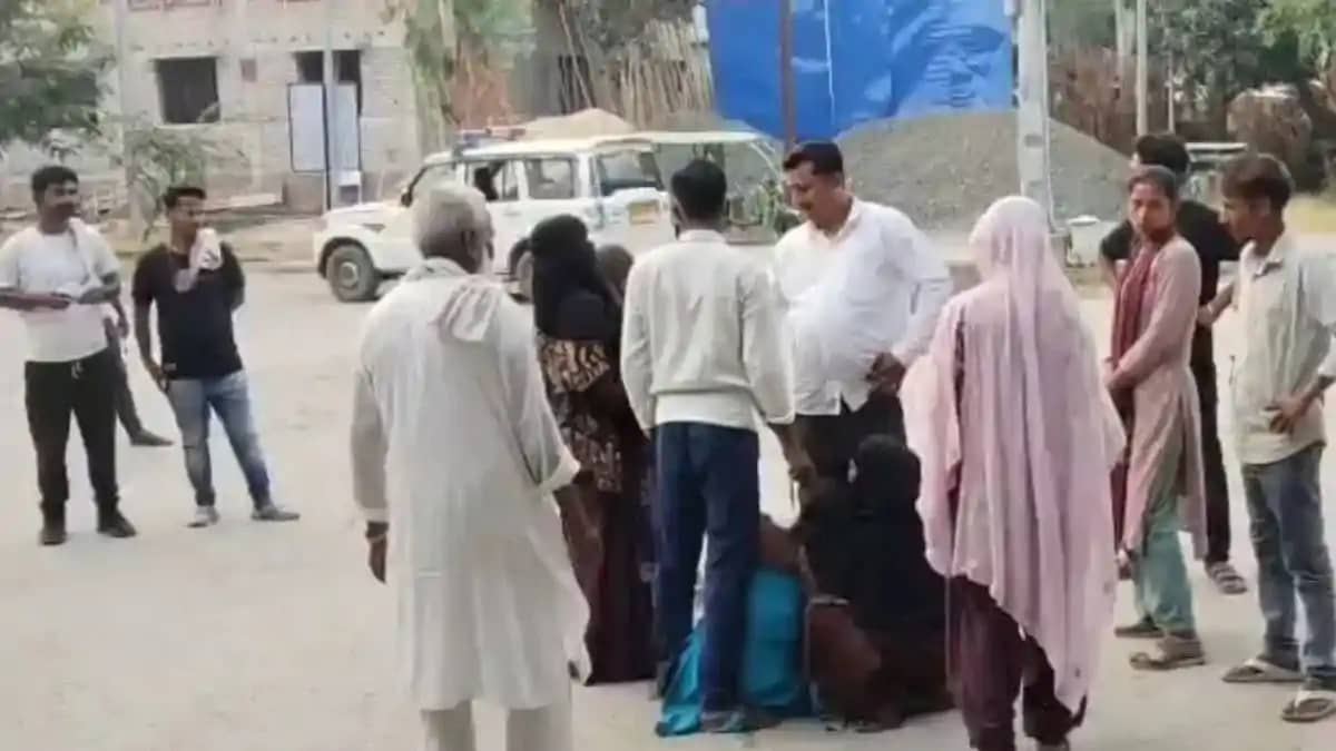 डिवाइडर से टकराई तेज रफ्तार बाइक : 15 वर्षीय किशोर की मौत, ए डिवाइडर से टकराई तेज रफ्तार बाइक : 15 वर्षीय किशोर की मौत, ए