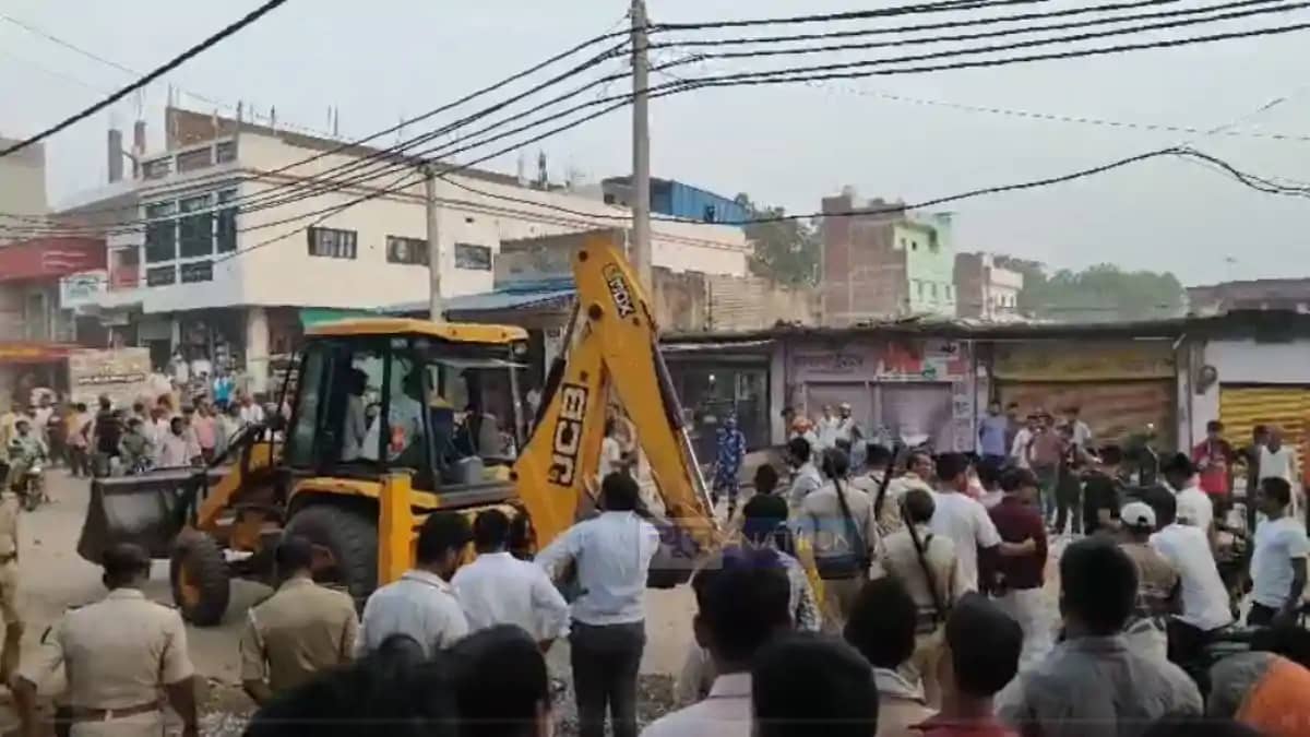 Bulldozer Drive Against Encroachment Creates Stir in Chenari Bulldozer Drive Against Encroachment Creates Stir in Chenari