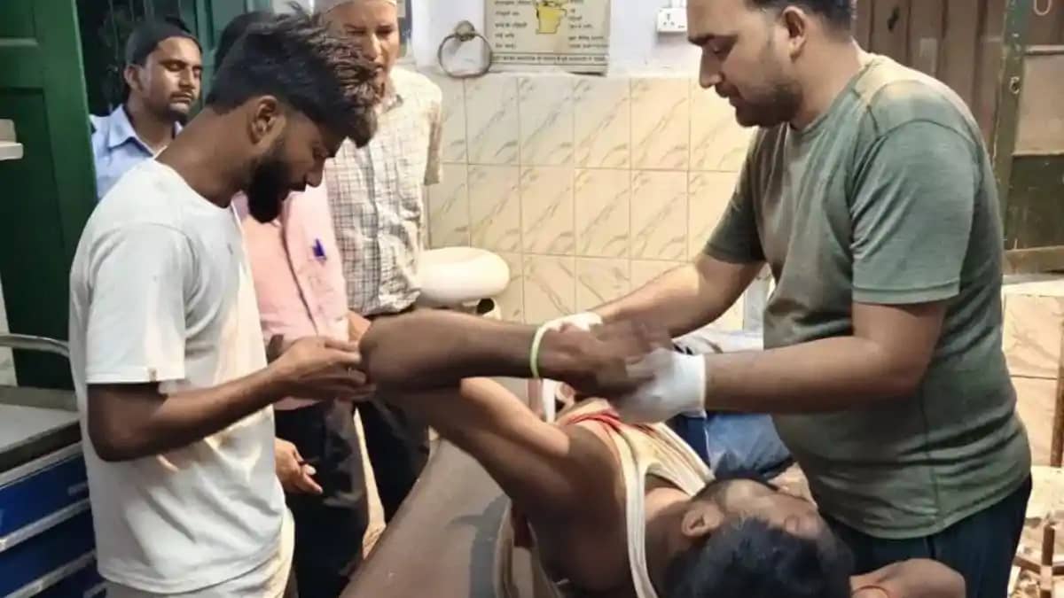 लूट का विरोध करने पर बदमाशों ने युवक को मारी गोली, हालत गंभी लूट का विरोध करने पर बदमाशों ने युवक को मारी गोली, हालत गंभी