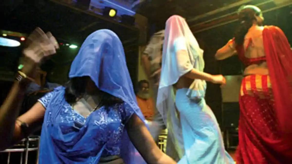 Bihar News : नालंदा में शादी समारोह से लौट रहीं चार बार बाला Bihar News : नालंदा में शादी समारोह से लौट रहीं चार बार बाला