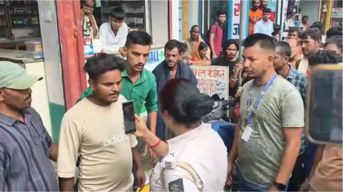 शराब तस्कर और उत्पाद विभाग टीम के बीच हाई वोल्टेज ड्रामा: 30 शराब तस्कर और उत्पाद विभाग टीम के बीच हाई वोल्टेज ड्रामा: 30