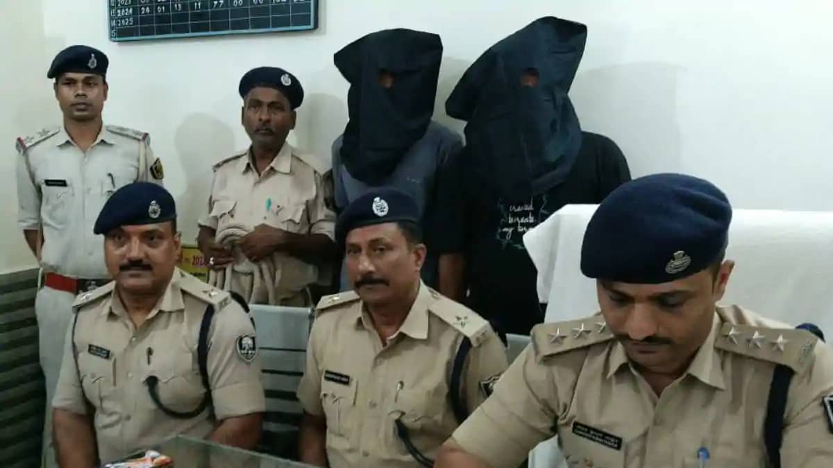 खगड़िया में प्रेम प्रसंग को लेकर गोलीबारी: दो अभियुक्त गिरफ् खगड़िया में प्रेम प्रसंग को लेकर गोलीबारी: दो अभियुक्त गिरफ्