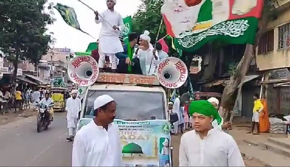 बिहार के विभिन्न जिलों में हर्षोल्लास के साथ मनाई गई ईद मिला बिहार के विभिन्न जिलों में हर्षोल्लास के साथ मनाई गई ईद मिला