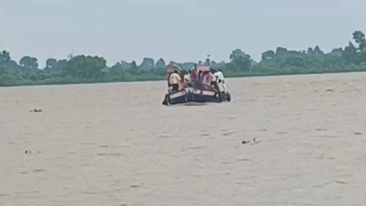 Bihar Flood: गंगा-गंडक का रौद्र रूप! मंदिर से थाना तक डूबा, Bihar Flood: गंगा-गंडक का रौद्र रूप! मंदिर से थाना तक डूबा,