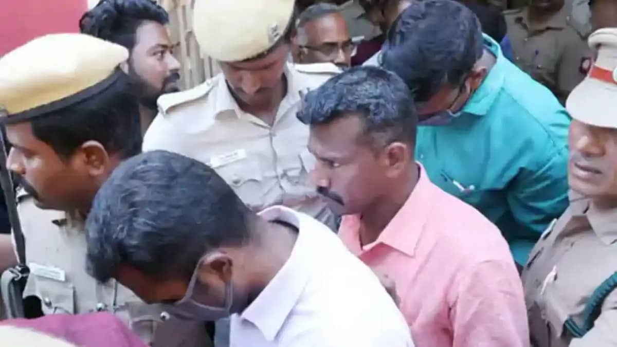 ऐतिहासिक फैसला: पिता-पुत्र डेथ केस में 9 पुलिसकर्मियों को 'म ऐतिहासिक फैसला: पिता-पुत्र डेथ केस में 9 पुलिसकर्मियों को 'म