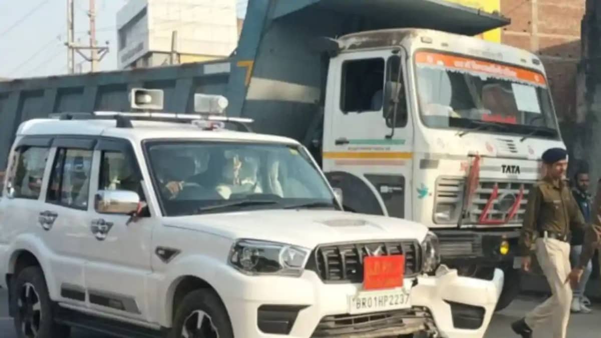 sasaram DSP narrowly escapes as dumper sasaram DSP narrowly escapes as dumper