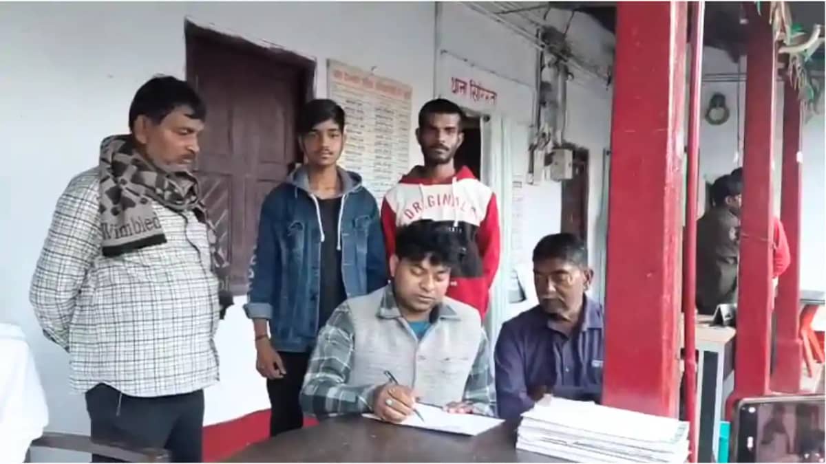 Bihar News : ‘वर्दी की आड़ में अपहरण का खेल’, उत्पाद विभाग क Bihar News : ‘वर्दी की आड़ में अपहरण का खेल’, उत्पाद विभाग क