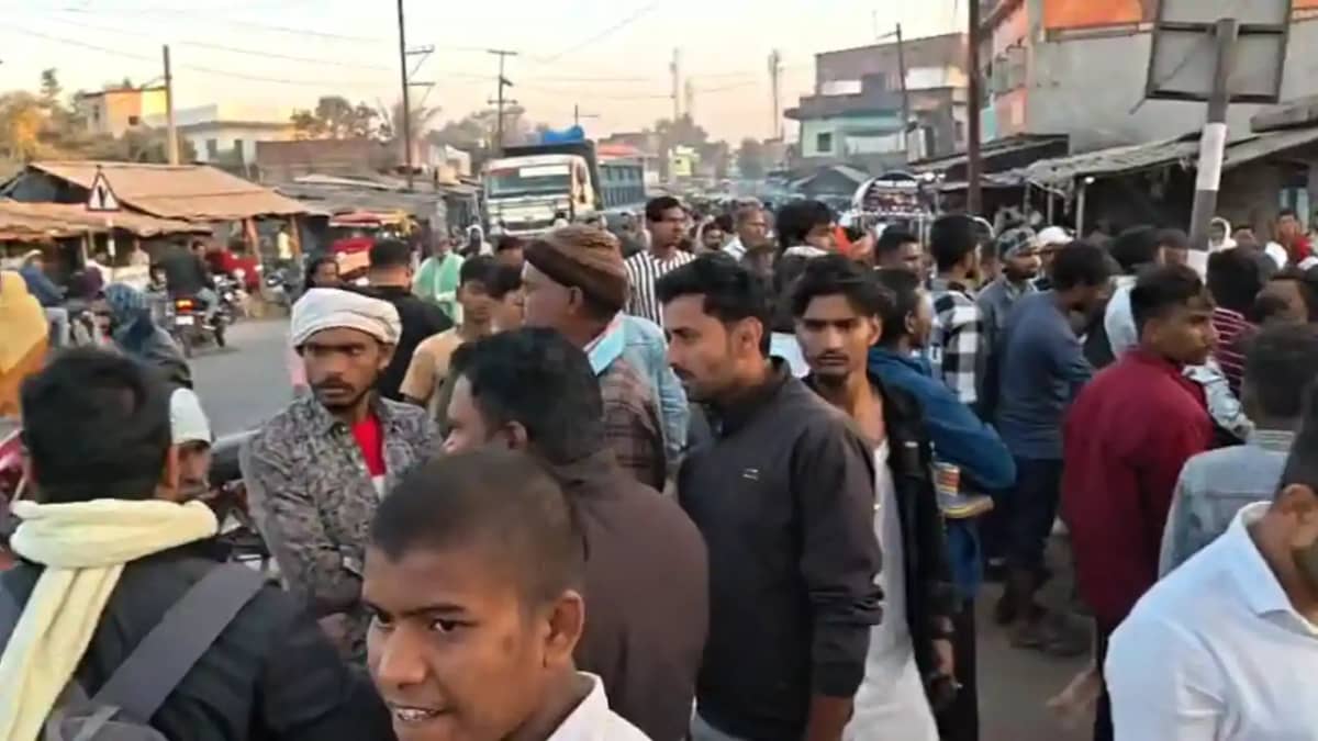 Bihar Crime : भागलपुर में फ़ोरलेन पर LIC एजेंट को घेरा, पीठ Bihar Crime : भागलपुर में फ़ोरलेन पर LIC एजेंट को घेरा, पीठ