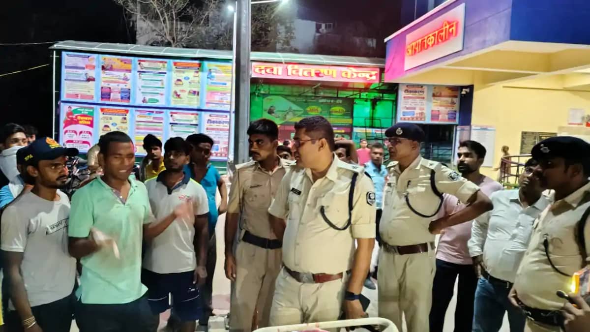 Bihar Crime News : बच्चों के विवाद में दबंगों ने युवक और युव Bihar Crime News : बच्चों के विवाद में दबंगों ने युवक और युव