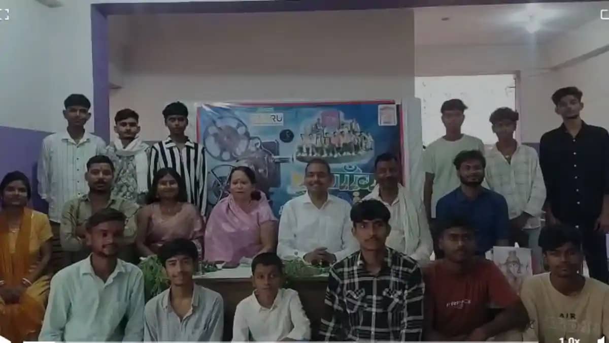 "गाँव से AI तक" "गाँव से AI तक"