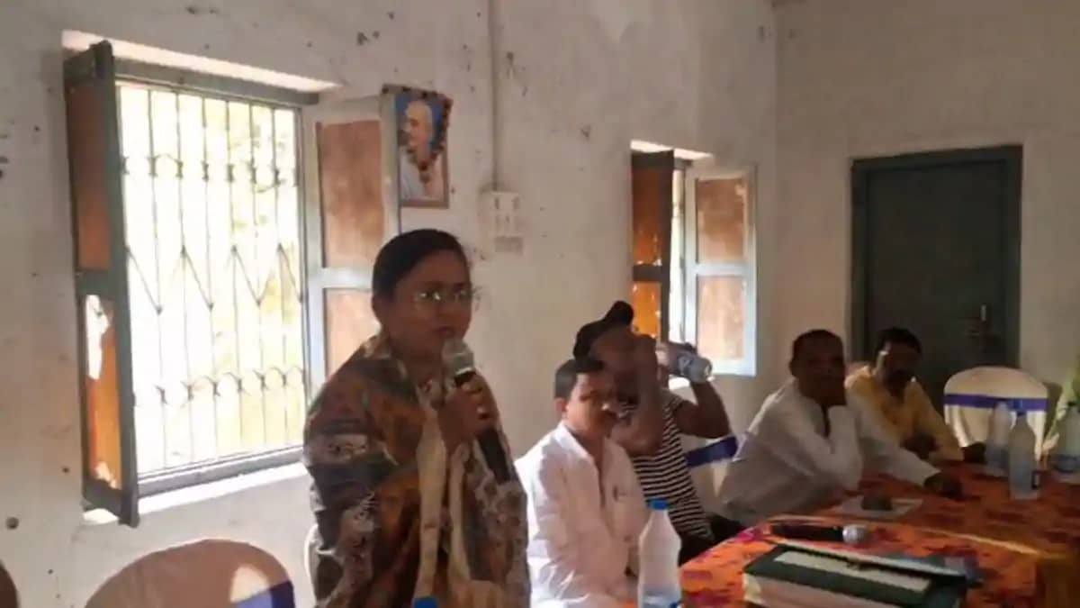वारसलीगंज विधायक अनिता ने जनता से किया सीधा संवाद, लोगों की वारसलीगंज विधायक अनिता ने जनता से किया सीधा संवाद, लोगों की
