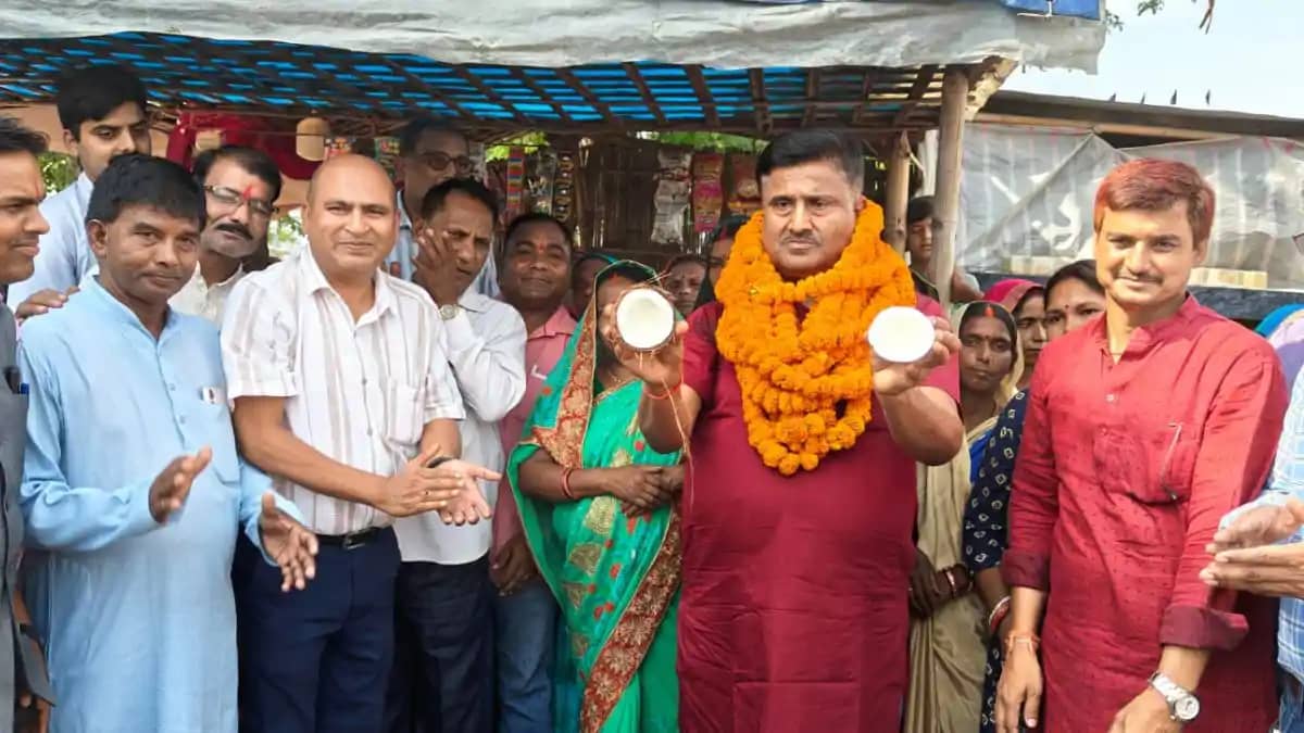 एनटीपीसी के सौजन्य से लग रहा है हाई मास्क लाइट, विधायक ई. अज एनटीपीसी के सौजन्य से लग रहा है हाई मास्क लाइट, विधायक ई. अज