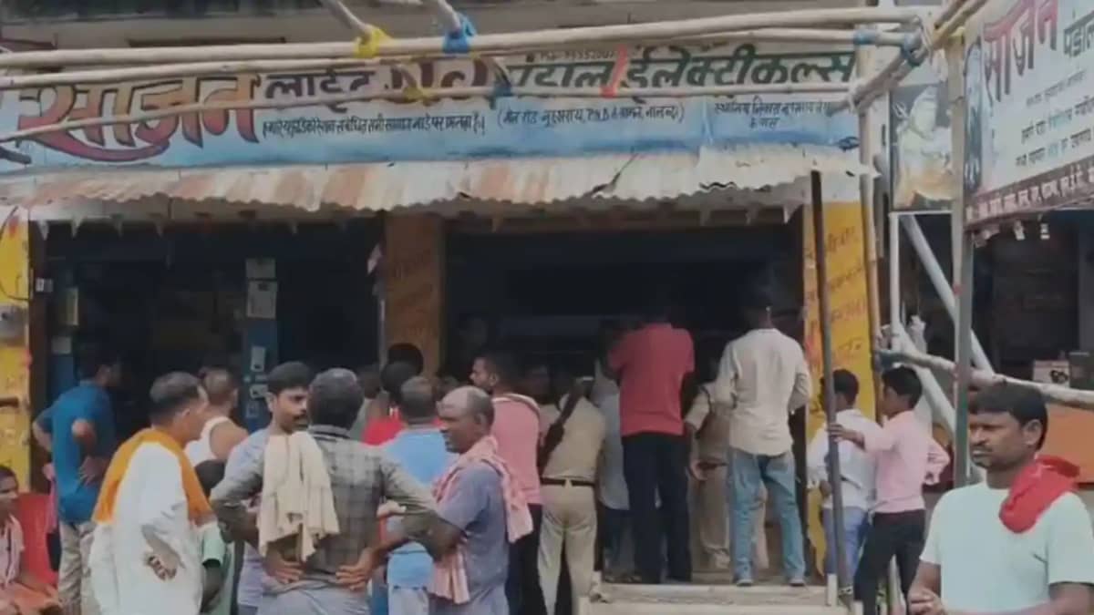 Bihar Crime: बिहार में चोरों का गैंग बेलगाम, टेंट की दुकान स Bihar Crime: बिहार में चोरों का गैंग बेलगाम, टेंट की दुकान स