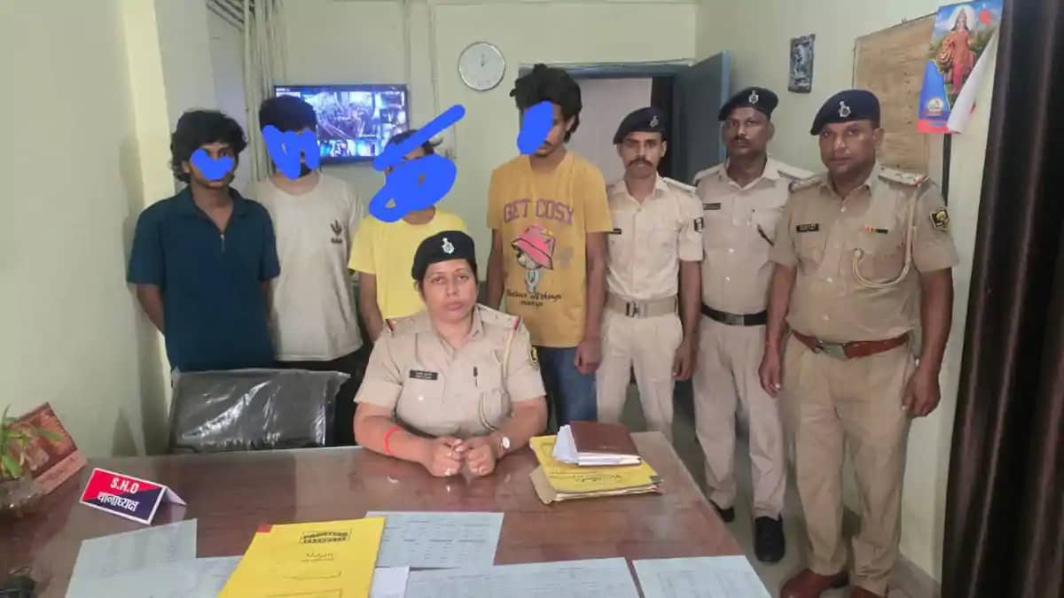 पटना में एटीएम कार्ड बदलकर ठगी करने वाले गिरोह का पर्दाफाश, पटना में एटीएम कार्ड बदलकर ठगी करने वाले गिरोह का पर्दाफाश,