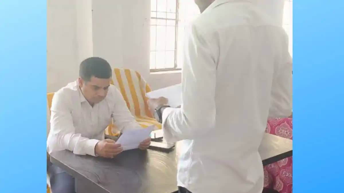 पिपरा के रामनगर में सहयोग शिविर का डीएम ने किया औचक निरीक्षण पिपरा के रामनगर में सहयोग शिविर का डीएम ने किया औचक निरीक्षण