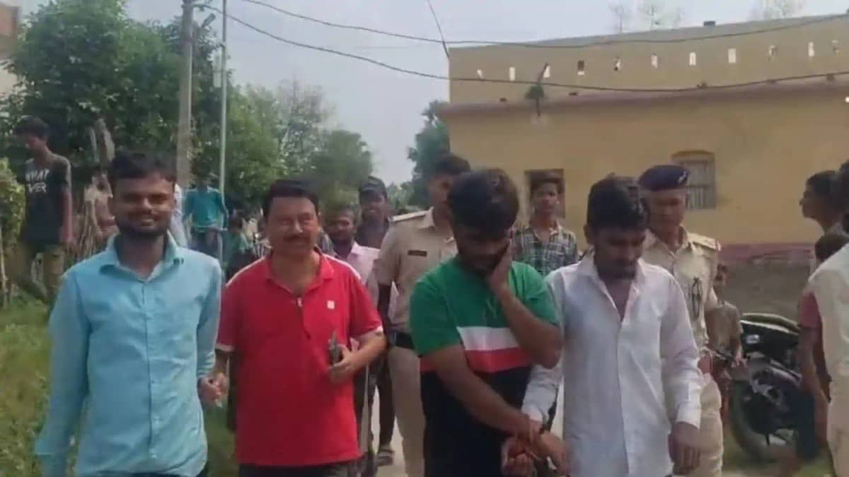 Public beat miscreants Muzaffarpur Public beat miscreants Muzaffarpur
