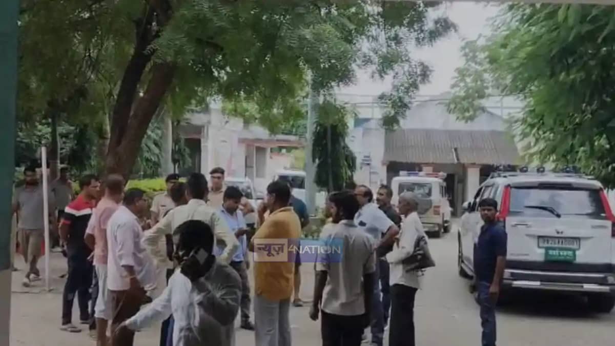 Bihar News: सांसद की स्कॉर्ट गाड़ी से मासूम हुआ घायल, बच्चे Bihar News: सांसद की स्कॉर्ट गाड़ी से मासूम हुआ घायल, बच्चे