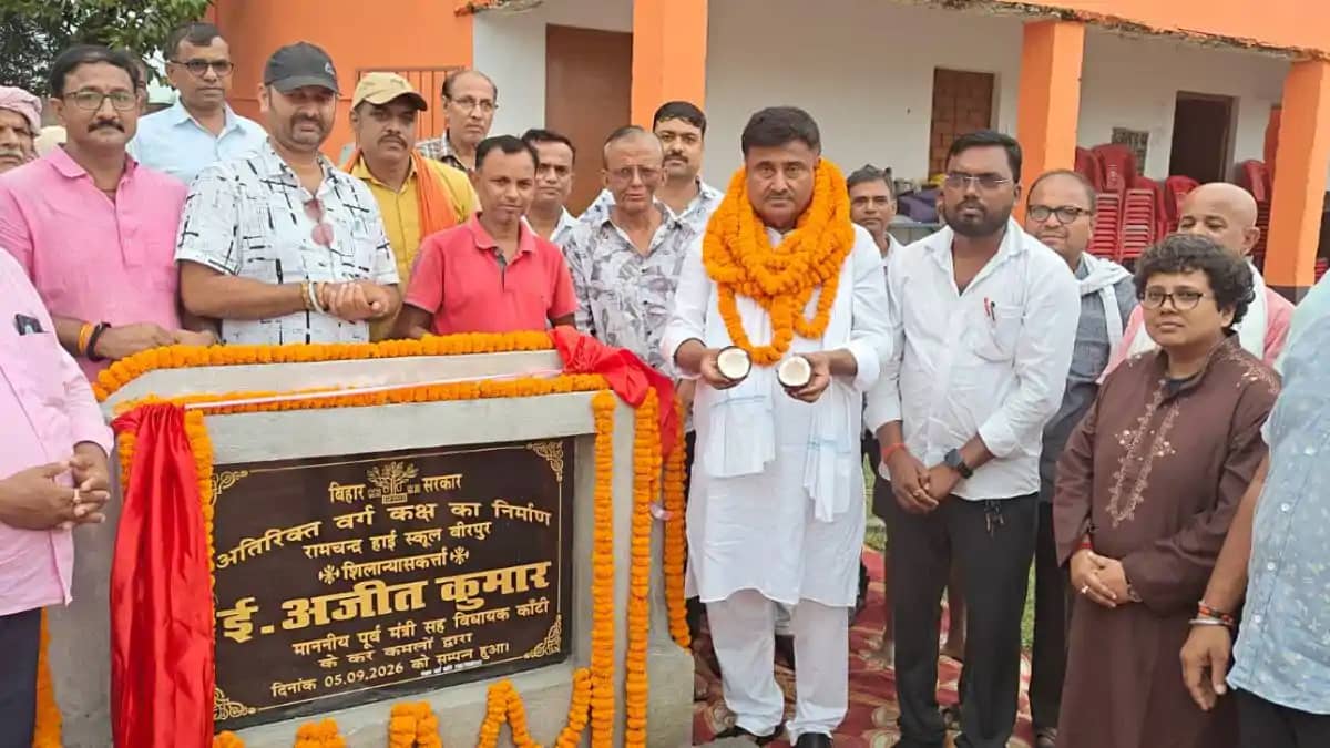 विधायक ई.अजीत ने किया आधा दर्जन विद्यालयों में 1.5 करोड़ के विधायक ई.अजीत ने किया आधा दर्जन विद्यालयों में 1.5 करोड़ के
