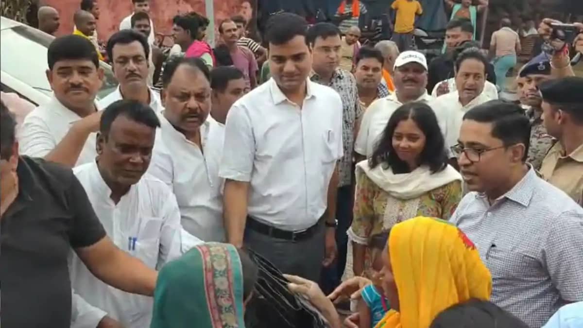 Katihar Alert DM Inspects Flood Katihar Alert DM Inspects Flood
