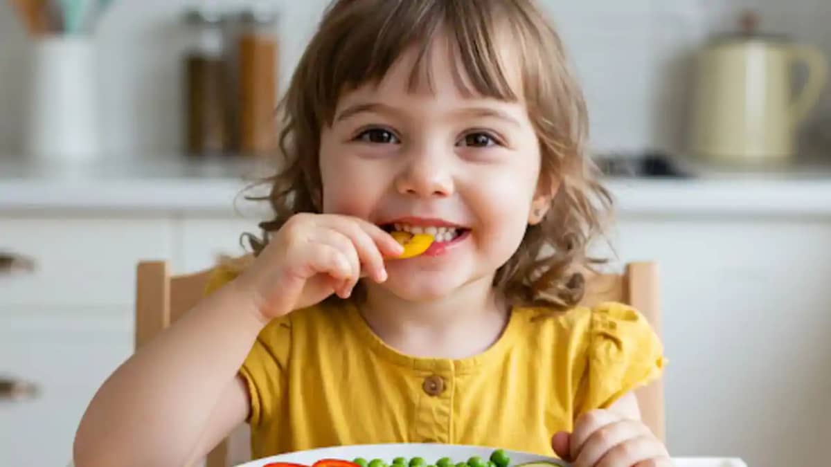 Parenting Tips: बच्चों को खिला रहे ये चीजें? संभल जाएं, यही Parenting Tips: बच्चों को खिला रहे ये चीजें? संभल जाएं, यही