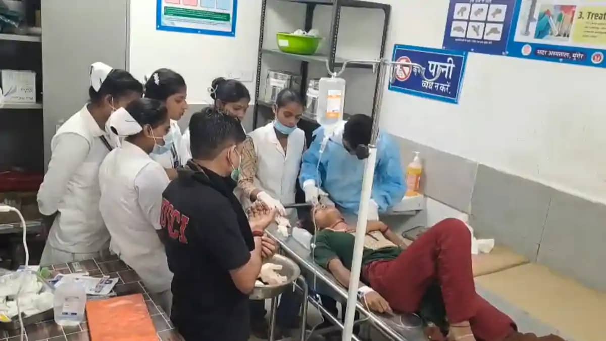 Bihar News : मुंगेर में हाईवे पर 'लव ट्रेनिंग' पड़ी भारी, प्र Bihar News : मुंगेर में हाईवे पर 'लव ट्रेनिंग' पड़ी भारी, प्र
