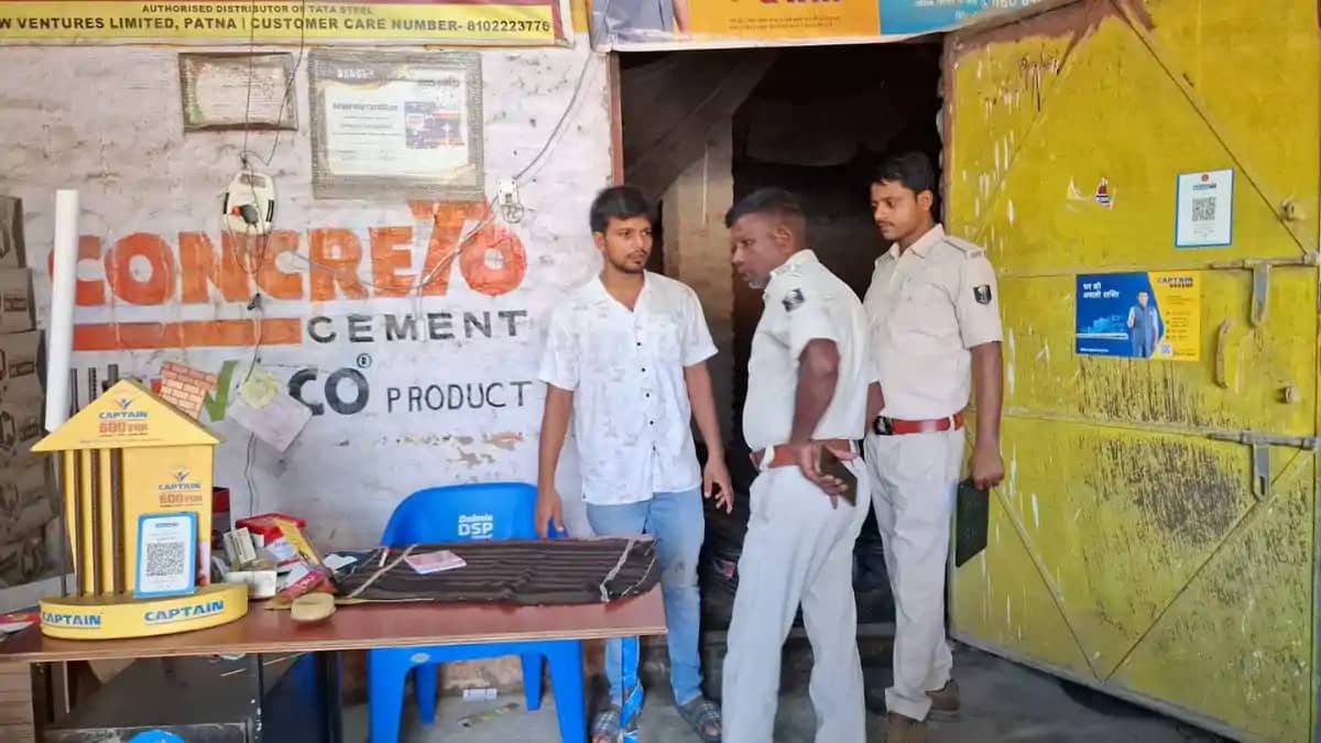 दुकान और गोदाम को चोरो ने बनाया निशाना : ताला तोड़कर नकदी, म दुकान और गोदाम को चोरो ने बनाया निशाना : ताला तोड़कर नकदी, म