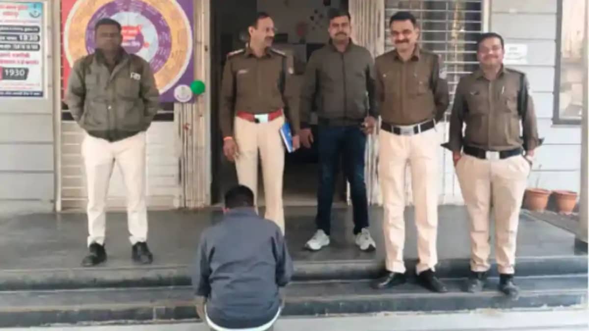 Amazing Policing : पुलिस ने फरार शराब माफिया पर रखा महज एक र Amazing Policing : पुलिस ने फरार शराब माफिया पर रखा महज एक र