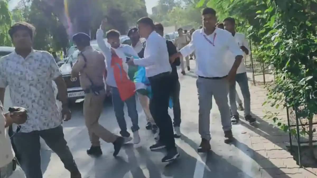 Bihar News : समस्तीपुर में रेलमंत्री अश्विनी वैष्णव के काफिल Bihar News : समस्तीपुर में रेलमंत्री अश्विनी वैष्णव के काफिल
