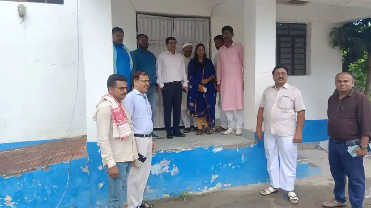 जिलाधिकारी ने ईवीएम और वीवीपैट वेयरहाउस का किया मासिक निरीक् जिलाधिकारी ने ईवीएम और वीवीपैट वेयरहाउस का किया मासिक निरीक्