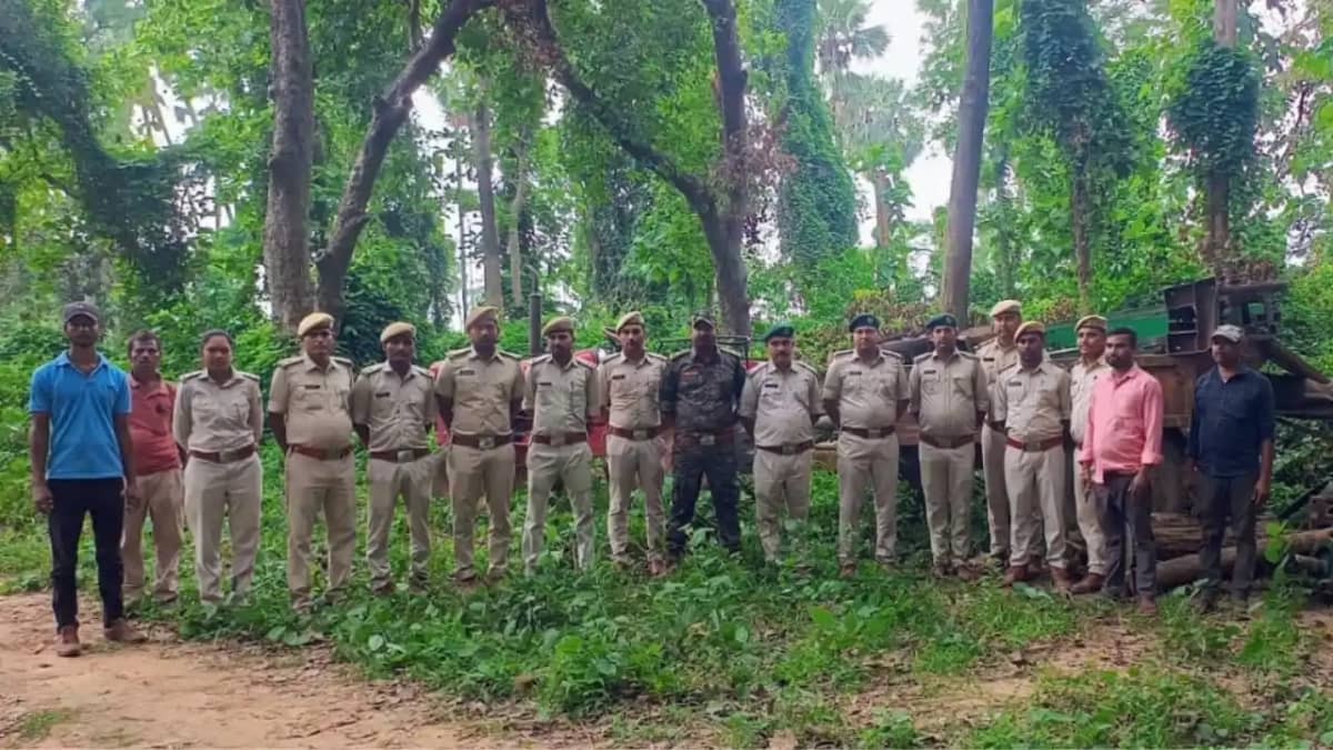 Bihar News : भागलपुर में अवैध आरा मिलों पर वन विभाग का बड़ा Bihar News : भागलपुर में अवैध आरा मिलों पर वन विभाग का बड़ा
