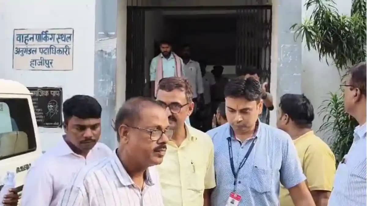 विजिलेंस का बड़ा एक्शन: अनुमंडल आपूर्ति कार्यालय के क्लर्क क विजिलेंस का बड़ा एक्शन: अनुमंडल आपूर्ति कार्यालय के क्लर्क क