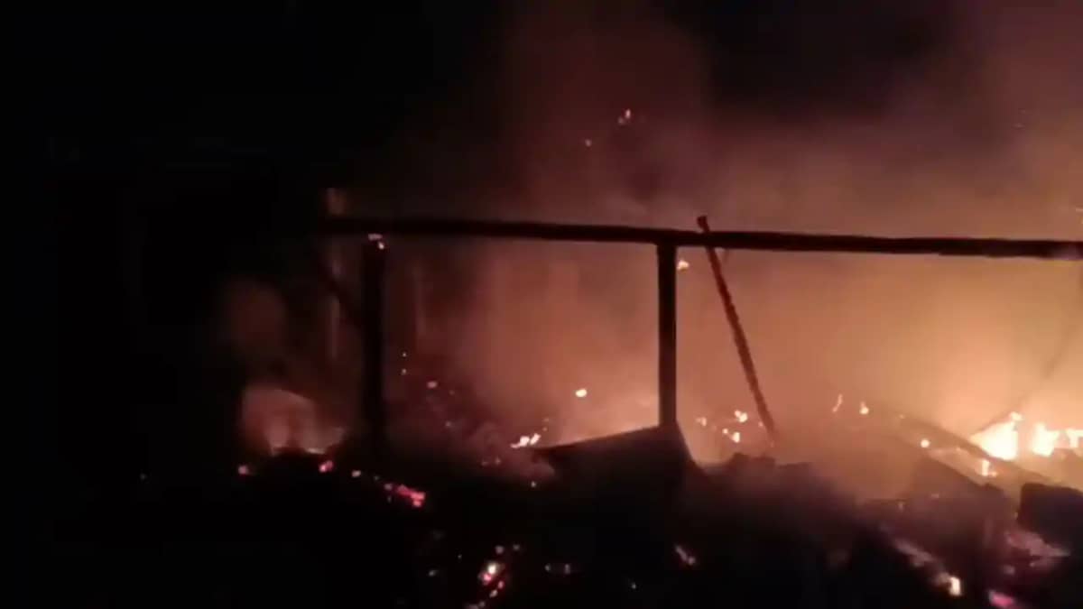 Short Circuit Sparks Blaze 4 Family Homes Gutted Short Circuit Sparks Blaze 4 Family Homes Gutted
