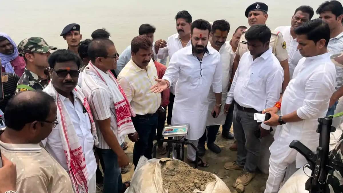 Bihar News : कटावरोधी कार्य में मची लूट देखकर भड़के सांसद, एज Bihar News : कटावरोधी कार्य में मची लूट देखकर भड़के सांसद, एज