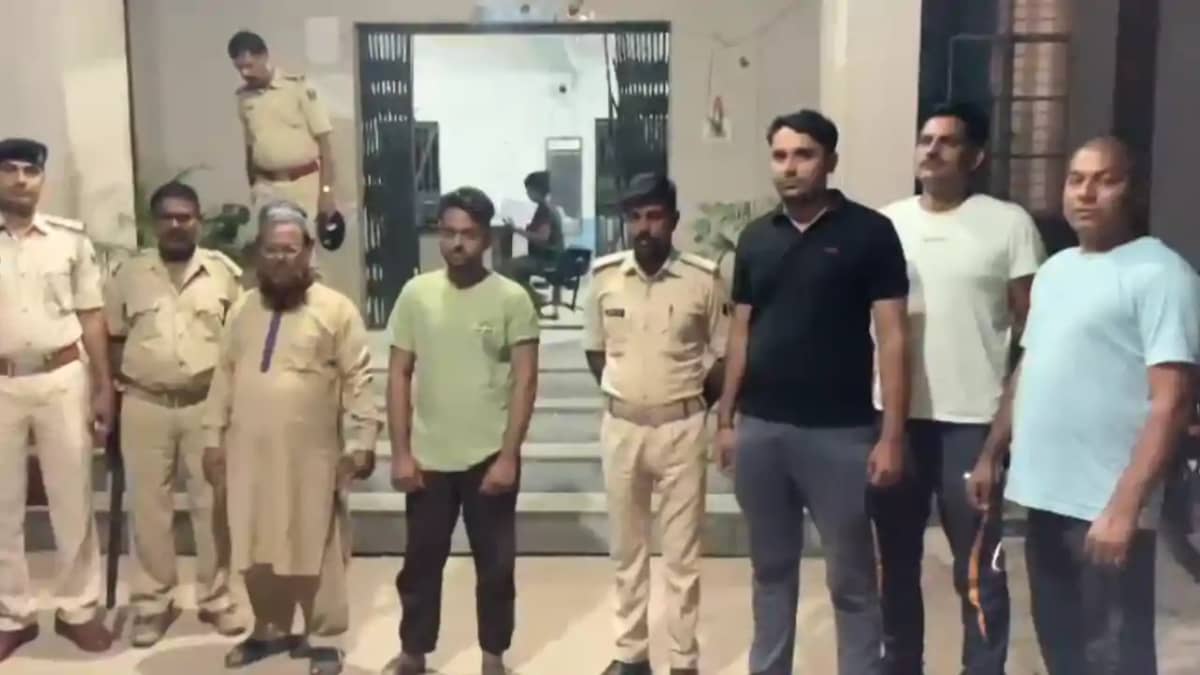 Bihar News : साइबर अपराधियों की घिनौनी करतूत, शहीद मेजर की प Bihar News : साइबर अपराधियों की घिनौनी करतूत, शहीद मेजर की प