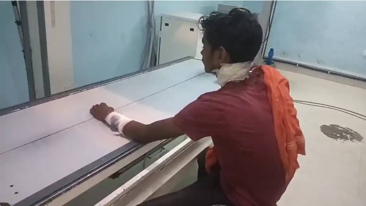 Bihar News : भोजपुर में आम तोड़ने के विवाद में युवक पर बदमाश Bihar News : भोजपुर में आम तोड़ने के विवाद में युवक पर बदमाश