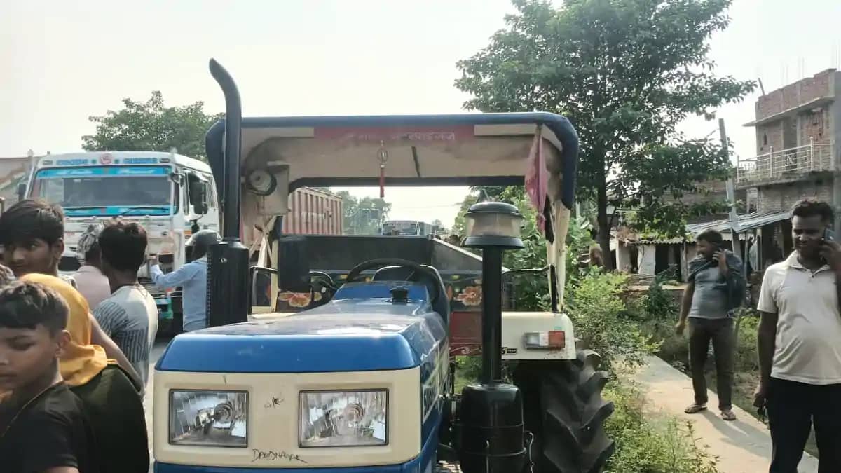 Bihar Road Accident : औरंगाबाद में ट्रैक्टर और कार के बीच हु Bihar Road Accident : औरंगाबाद में ट्रैक्टर और कार के बीच हु